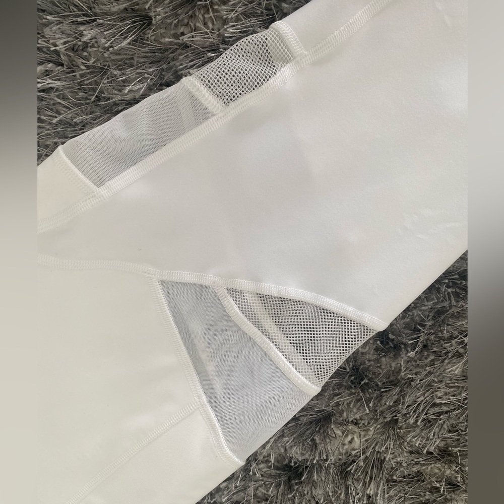 Lululemon Forget The Sweat 7/8 Tight | White | Size: 6 - Picture 2 of 6